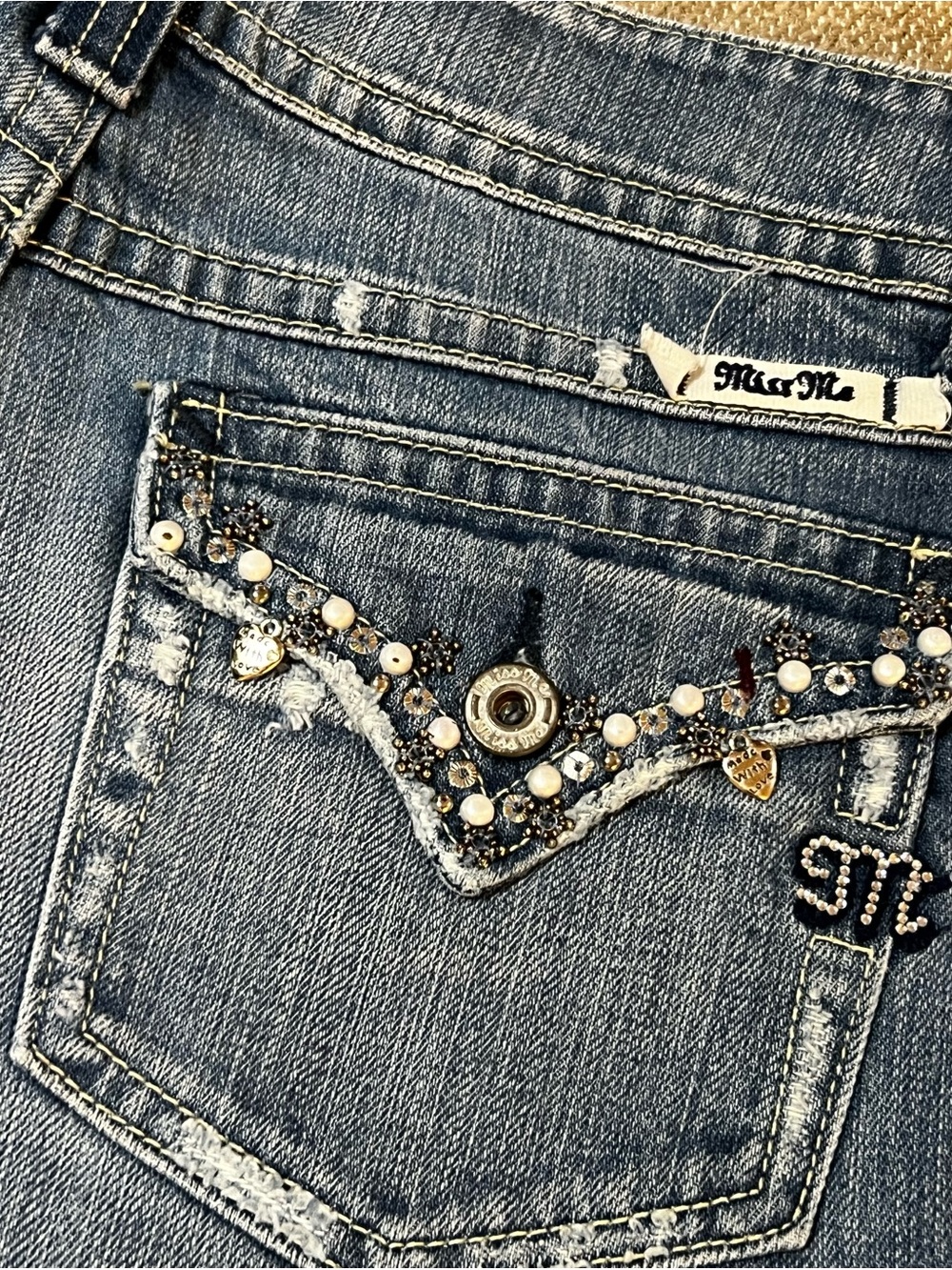Miss Me Size 28 Y2K McBling Embellished Denim Cutoff Shorts Rhinestone Bling - Picture 3 of 5